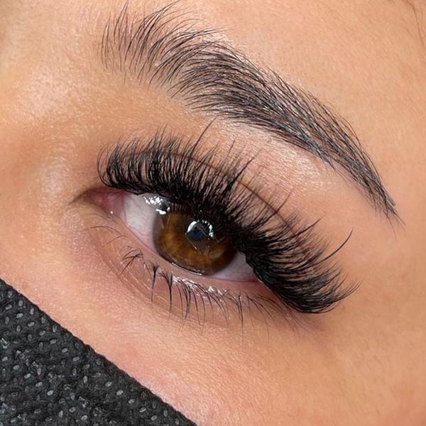 Hybrid eyelash extensions style