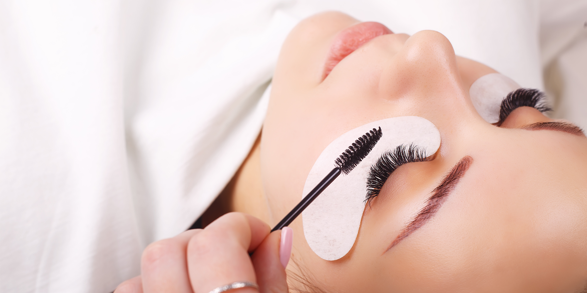 Eyelash extension customers are very diverse, popular and easy to reach